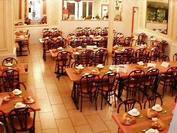 Louvre Vincenette 3* לורדה